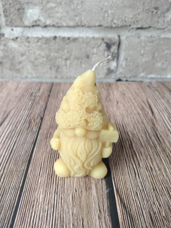 GNOME'S SECRET GARDEN: ENCHANTING BEESWAX CANDLE FOR A MAGICAL AMBIANCE