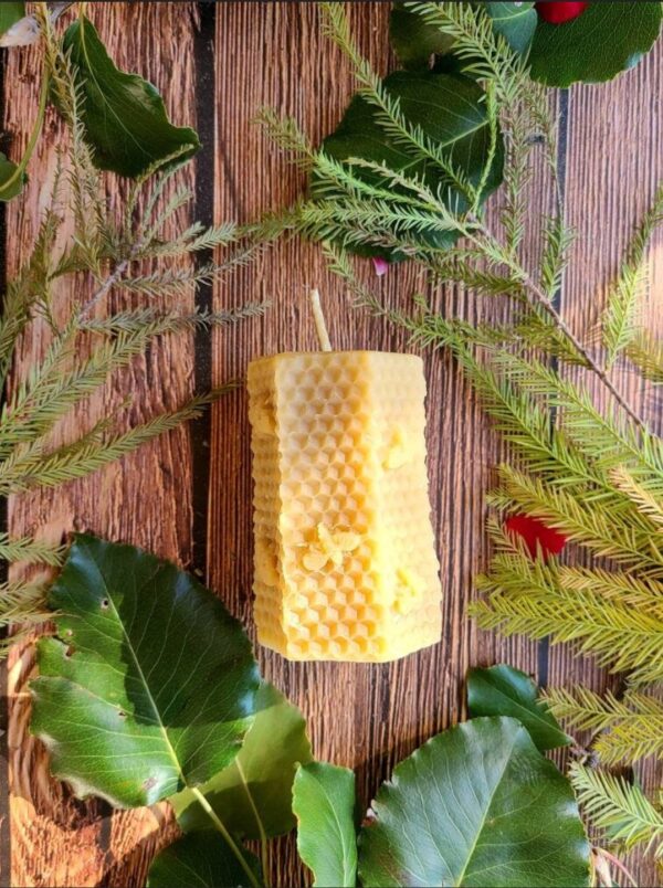 HONEYCOMB BEESWAX CANDLE