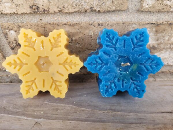 Pure Snowflake Beeswax Candle: Naturally Scented & Colored - Image 2